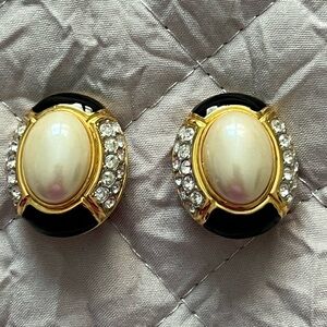 Vintage Carolee signed earrings